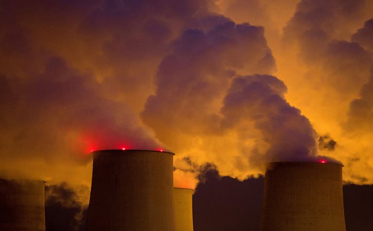 Викиди вуглецю у світі продовжують зростати