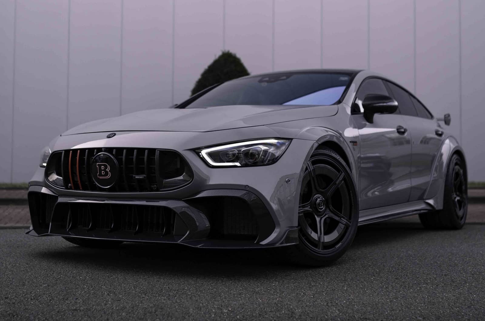 Ательє Brabus випустило другий найпотужніший автомобіль у своїй історії