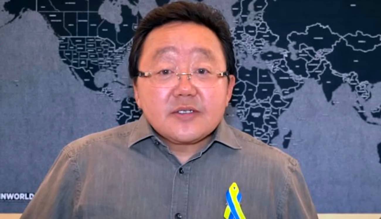 Експрезидент Монголії висміяв “історичні лекції” Путіна і показав йому історичну карту Монголії