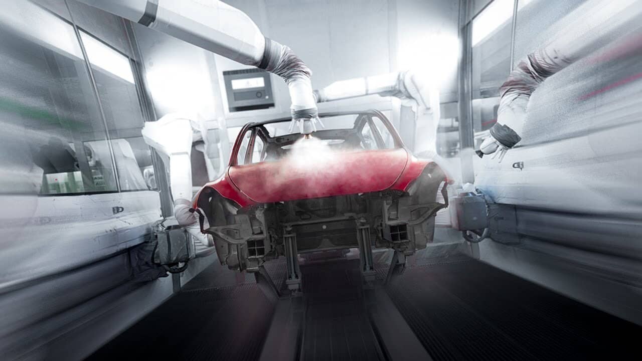Складання електрокарів Tesla на заводі в Берліні показали очима дрона