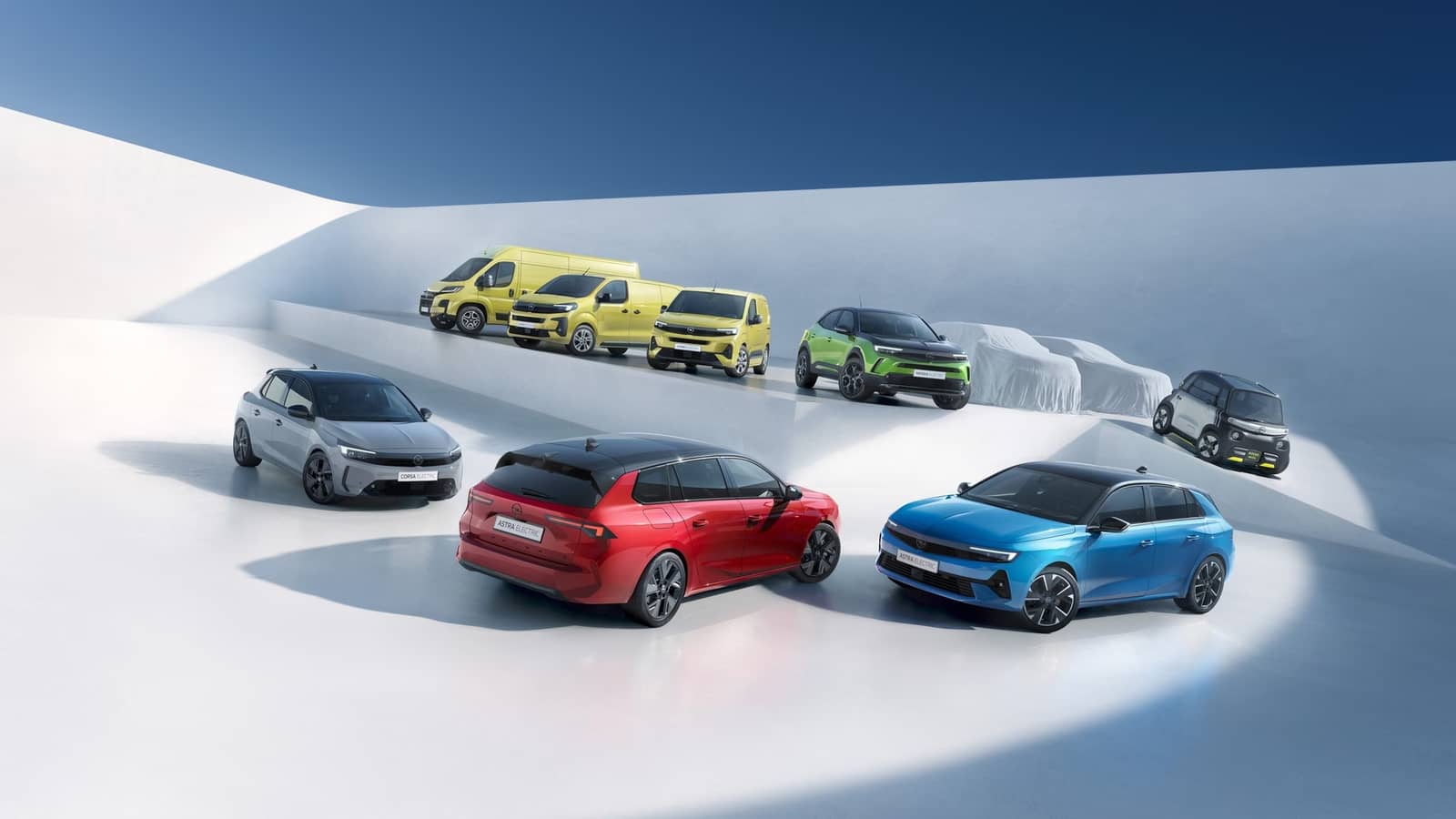 Компанія Opel готує до дебюту два нових електричних кросовери
