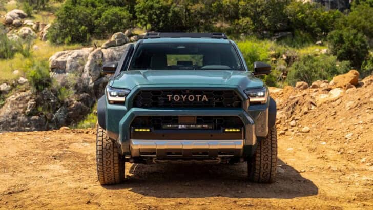Toyota вперше за 15 років оновила культовий позашляховик (Фото)