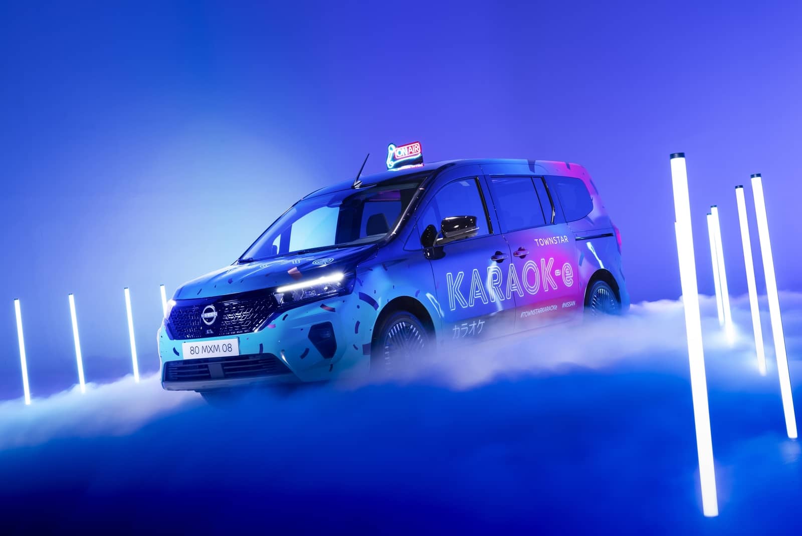 Компанія Nissan випустила різнокольорове караоке на базі мінівена Townstar Evalia