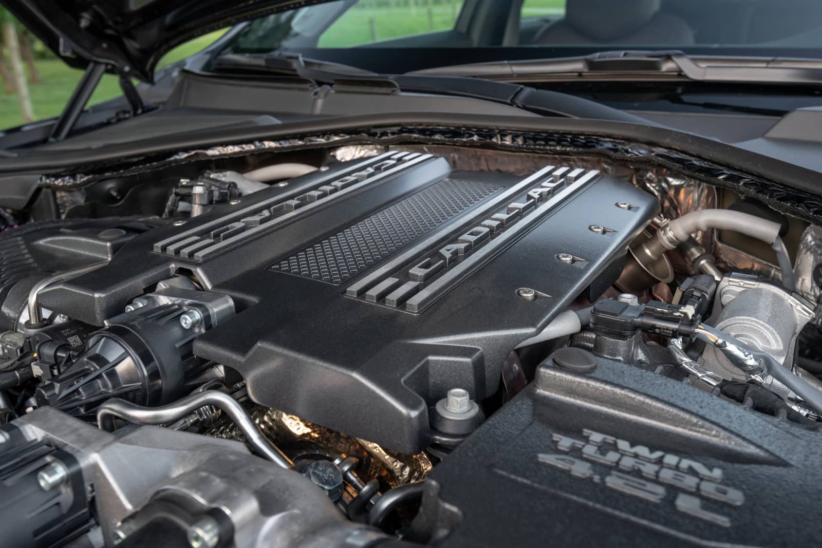 Cadillac відмовився від плану швидкої та повної електрифікації