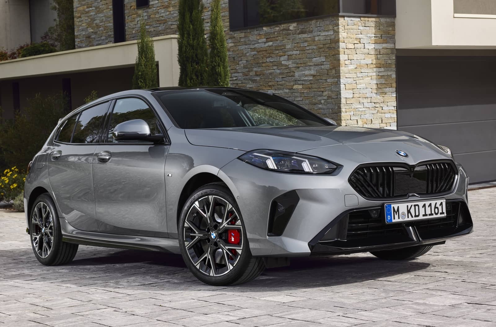 Новий BMW першої серії залишився без механічної коробки передач