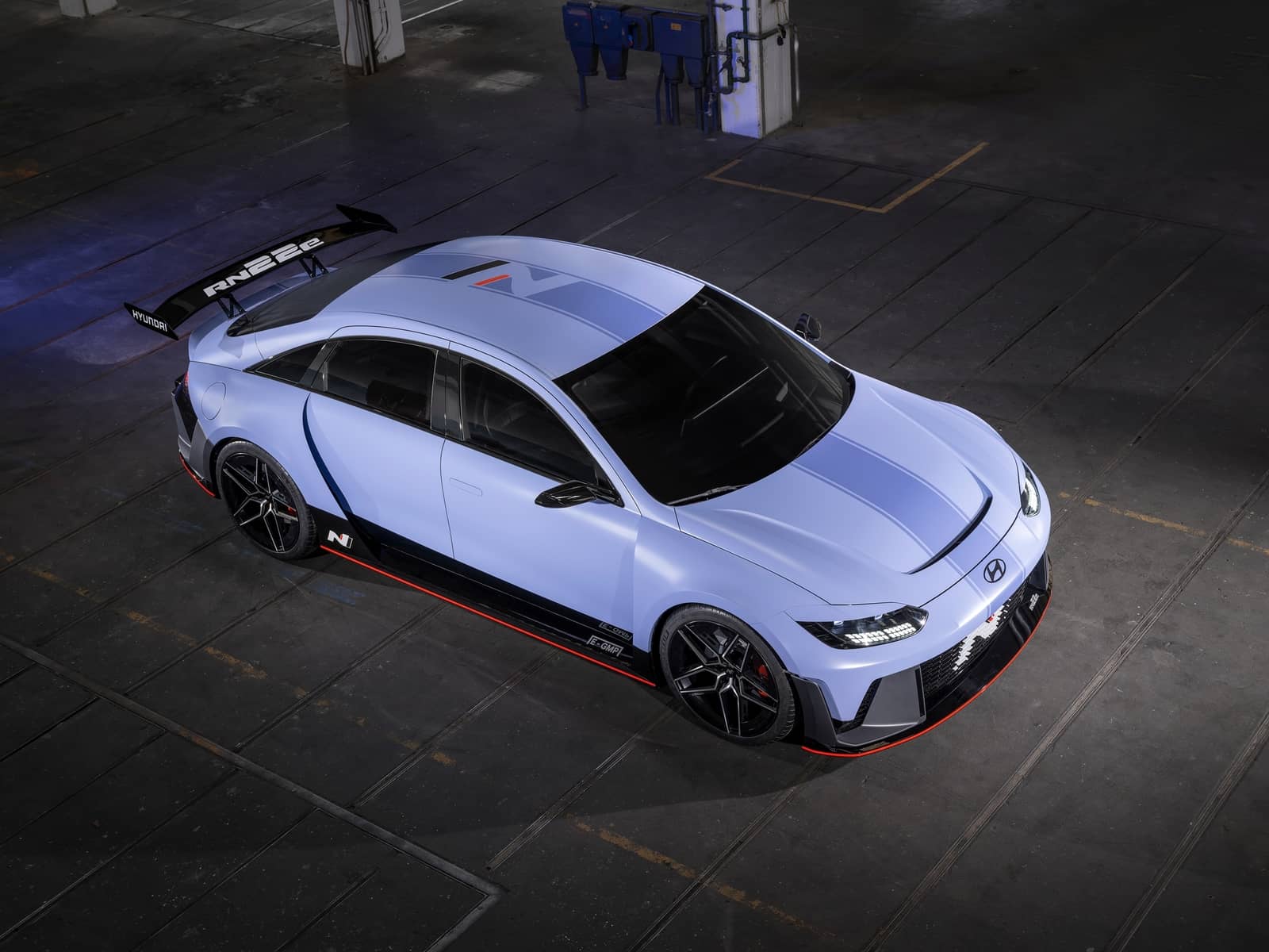 Компанія Hyundai готується до прем’єри “зарядженого” суперелектрокара Ioniq 6