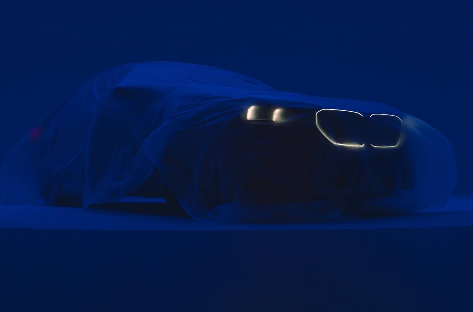 Сяючі “ніздрі” нового BMW М5 показали на свіжому тизері