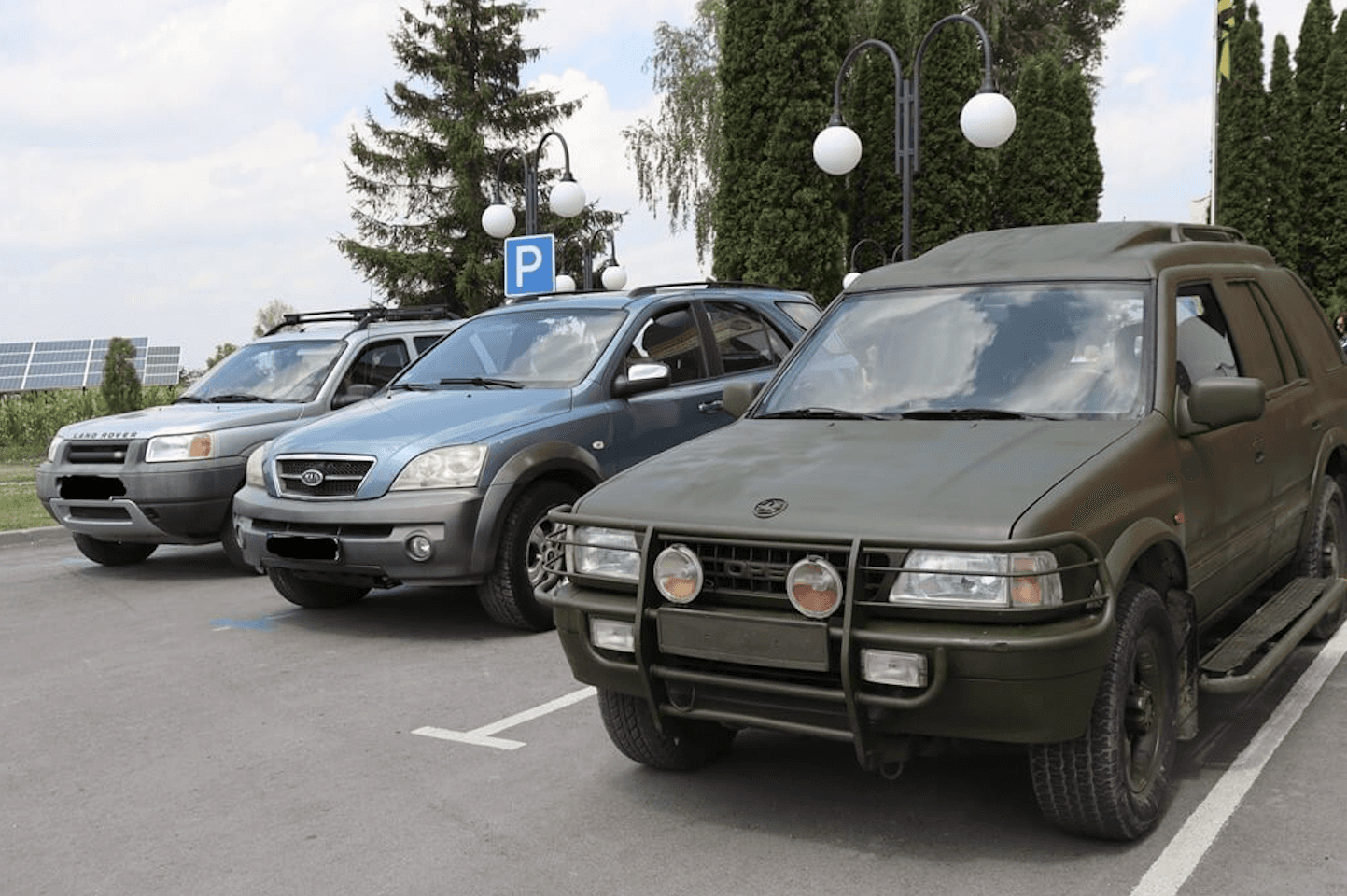Експерти розповіли, як перереєструвати гуманітарне авто в Україні