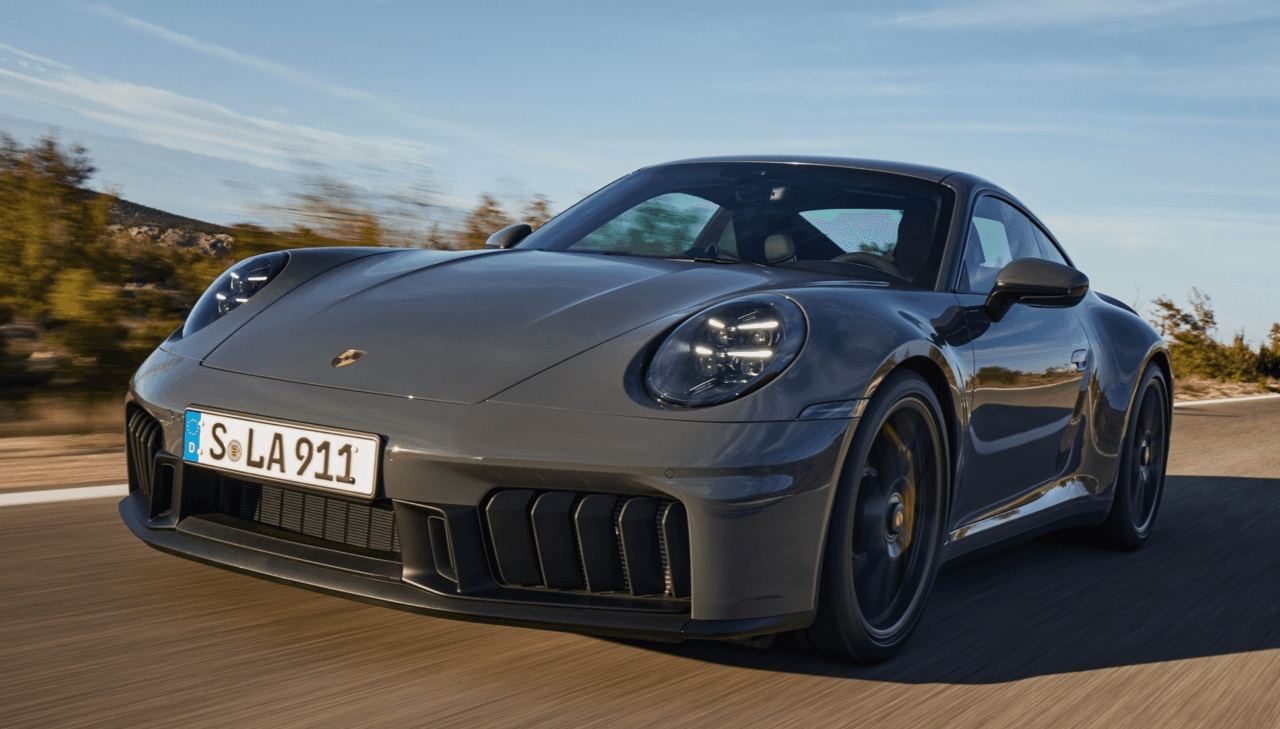 В Україні стартували продажі оновленого Porsche 911 (Фото)