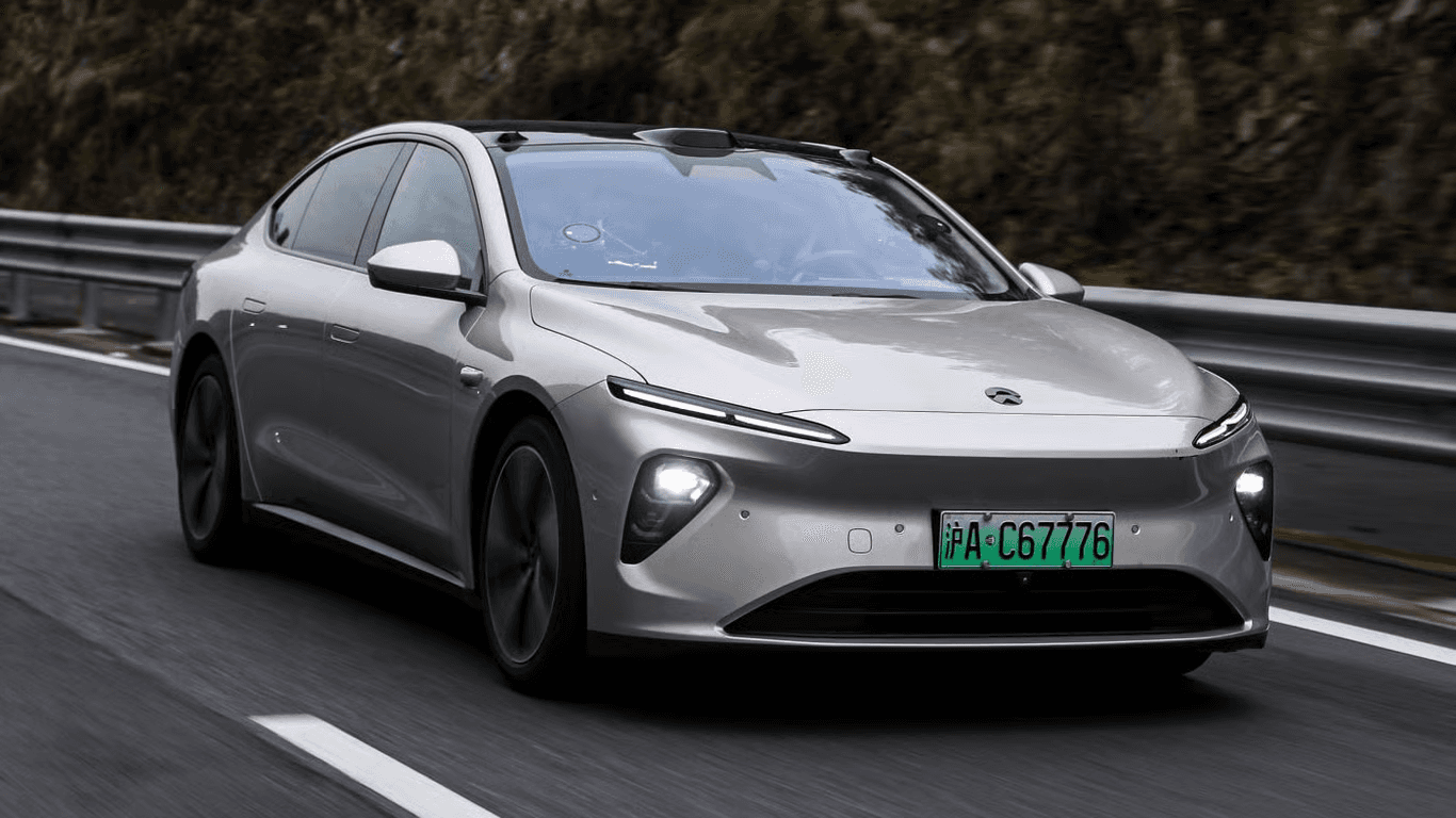 З 1 січня 2025 року необхідно сплачувати мито та ПДВ на електрокари