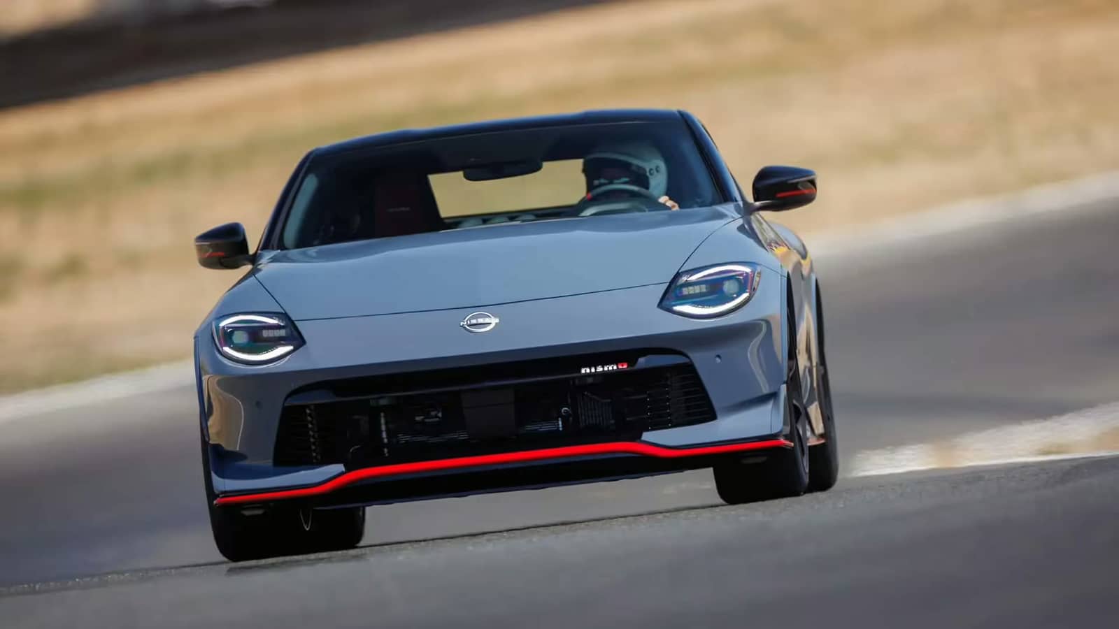 Nissan Z вперше перевершив продажі Toyota Supra в 2024 році