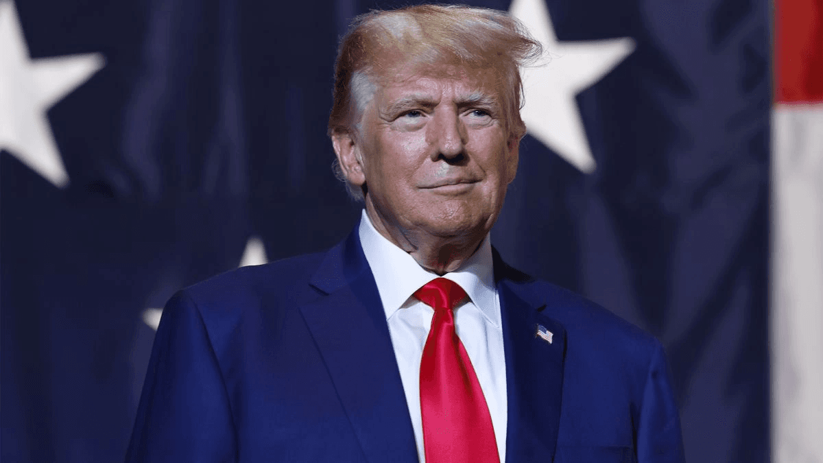 У Білому домі повісили тюремне фото президента США Дональда Трампа