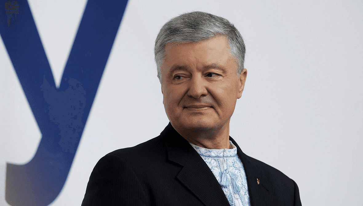 «Не можу каву на заправці купити». Порошенко розповів про вплив запроваджених проти нього санкцій