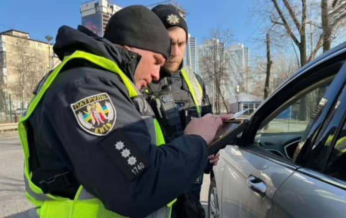 Підпис постанови про штраф: що означає і чи варто відмовлятися