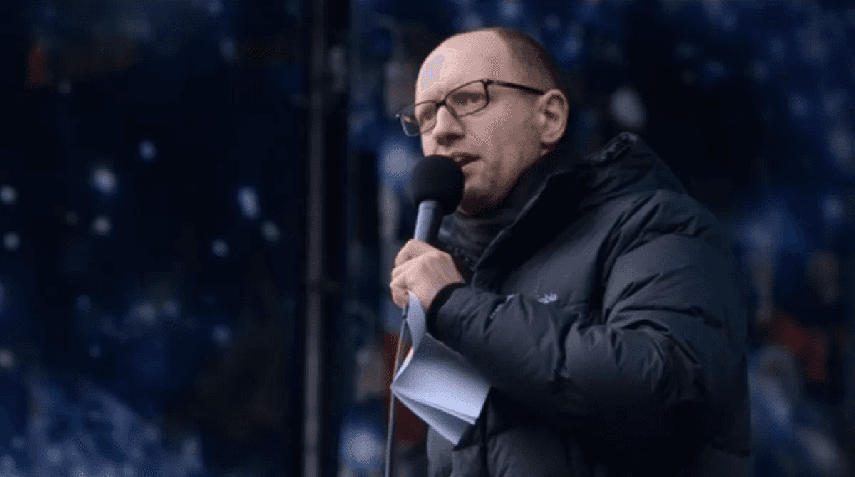 Яценюка затролили в мережі після слів про готовність служити в ЗСУ