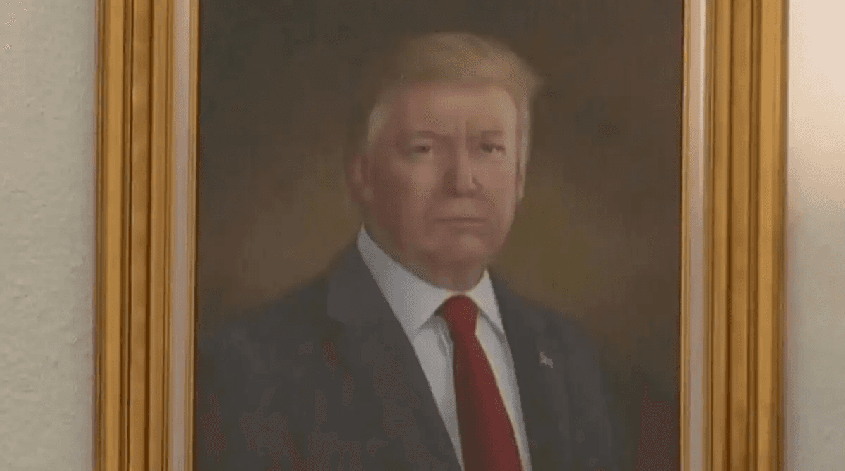 Трамп незадоволений своїм портретом у Капітолії Колорадо: каже, що його зобразили “жахливо”
