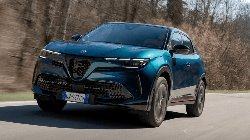 Гібридний Alfa Romeo Junior Ibrida: економічність, стиль та сучасні технології