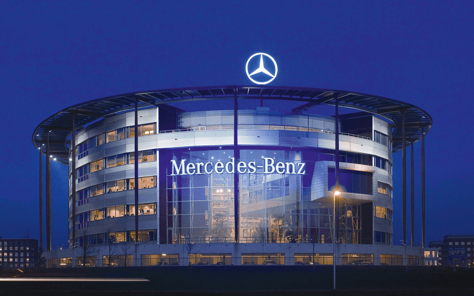 Mercedes-Benz пропонує працівникам по півмільйона євро за звільнення