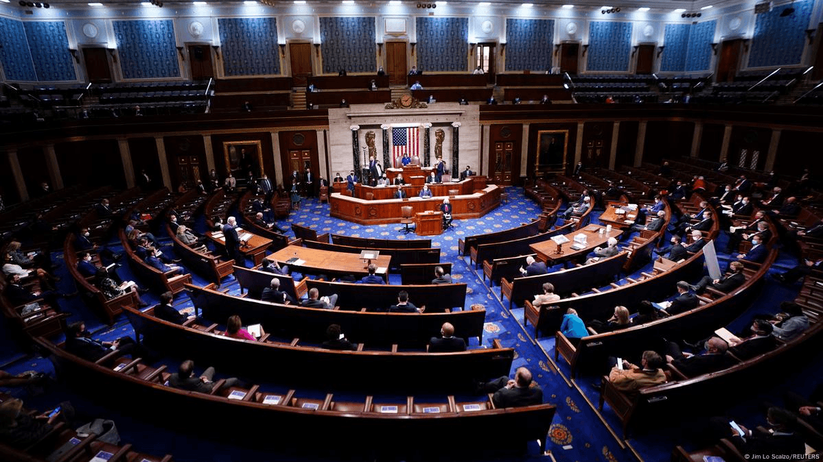 Троє членів Конгресу США заснули під час багатогодинних засідань