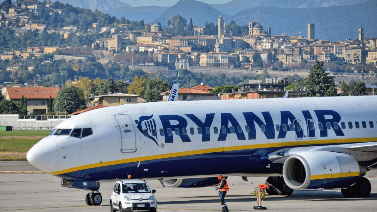 «Забагато вікон!» — мережа вибухнула мемами на нові правила Ryanair