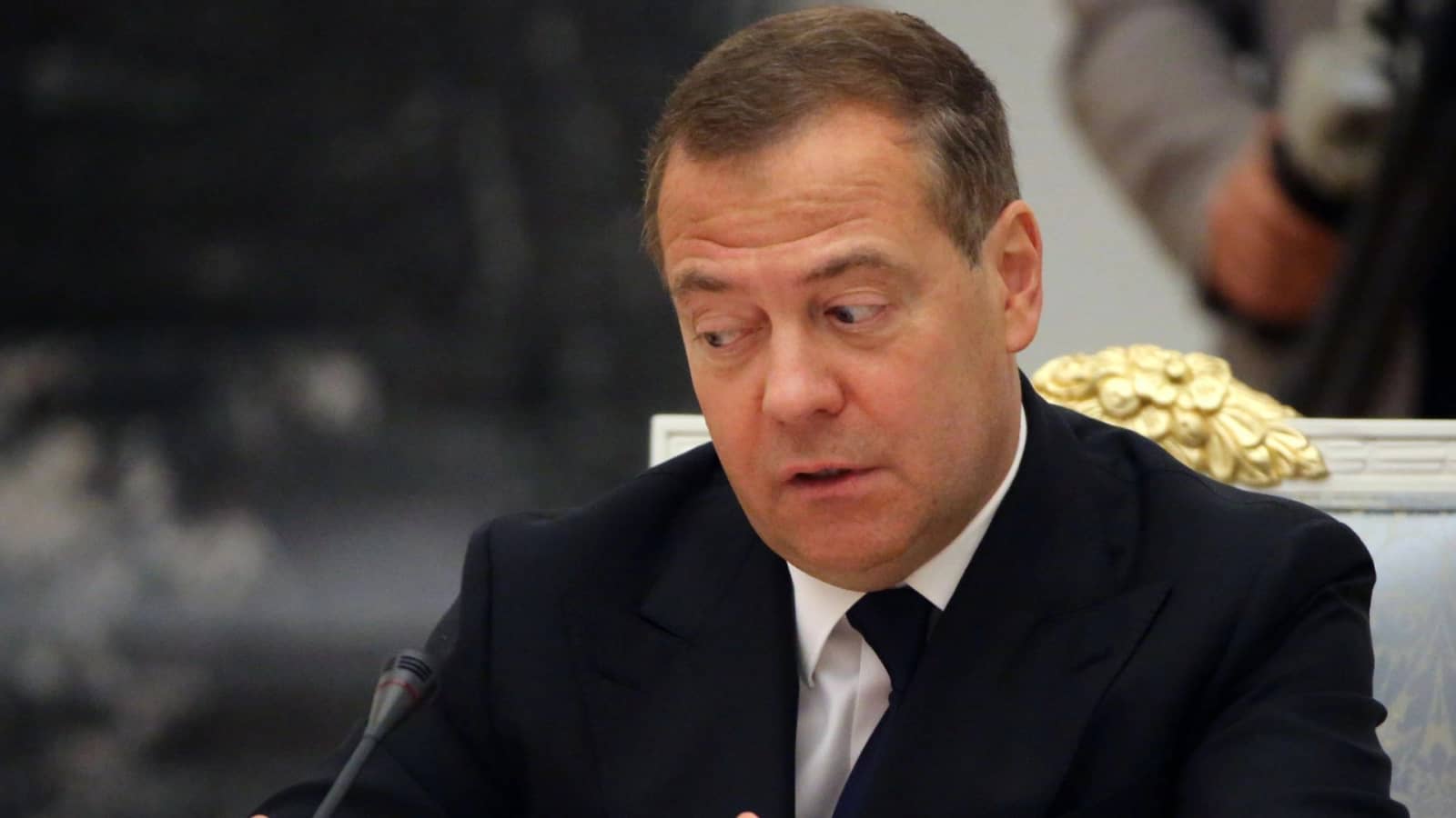 Медведєв закликав Трампа висадити спецназ у Києві