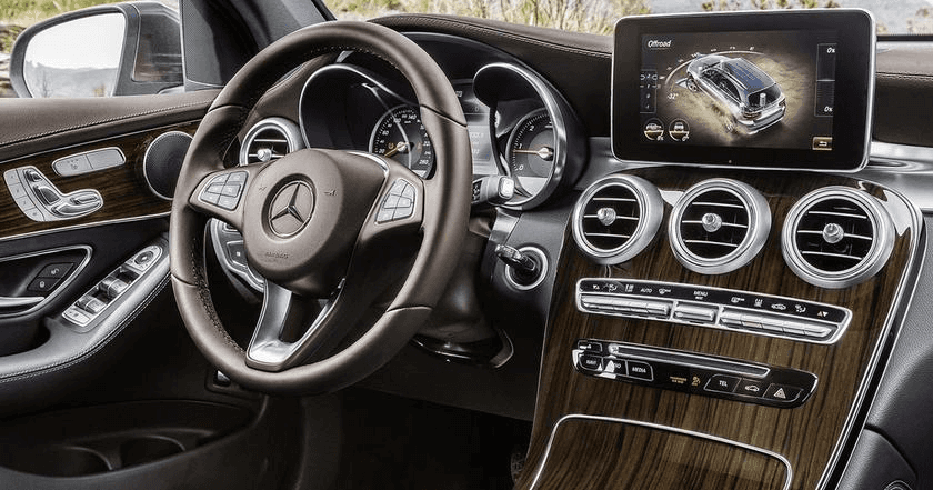 Прихований дефект у Mercedes-Benz: дерев’яна обробка тріскається, а ремонт коштує тисячі