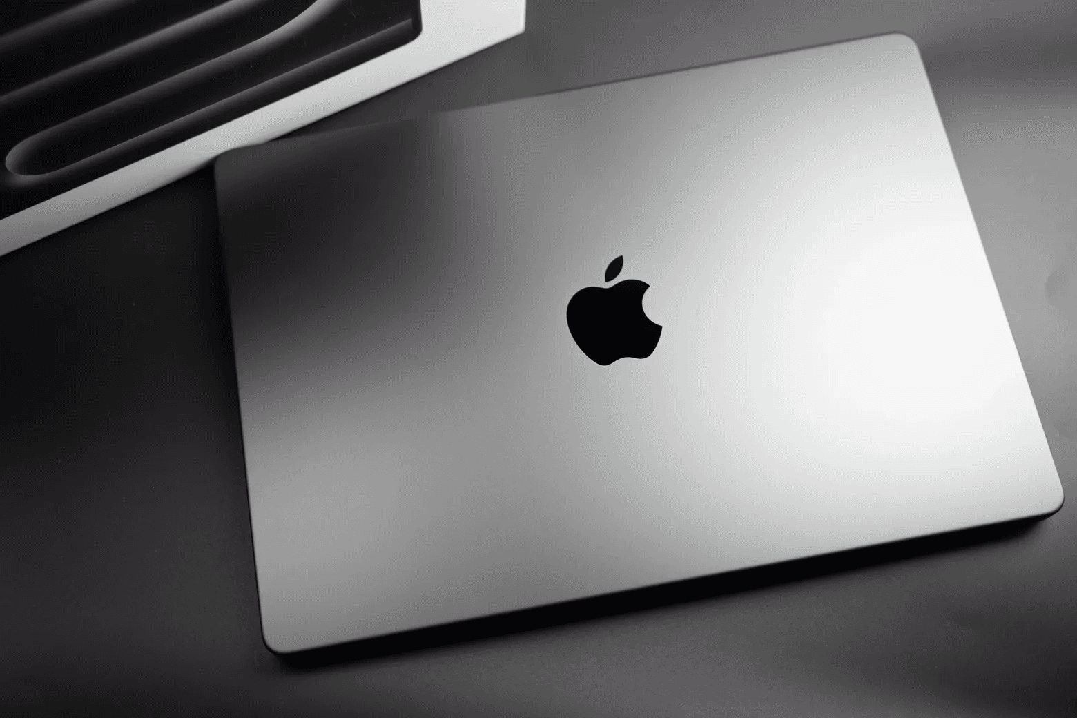 MacBook Pro з 5G? Apple тестує новинку