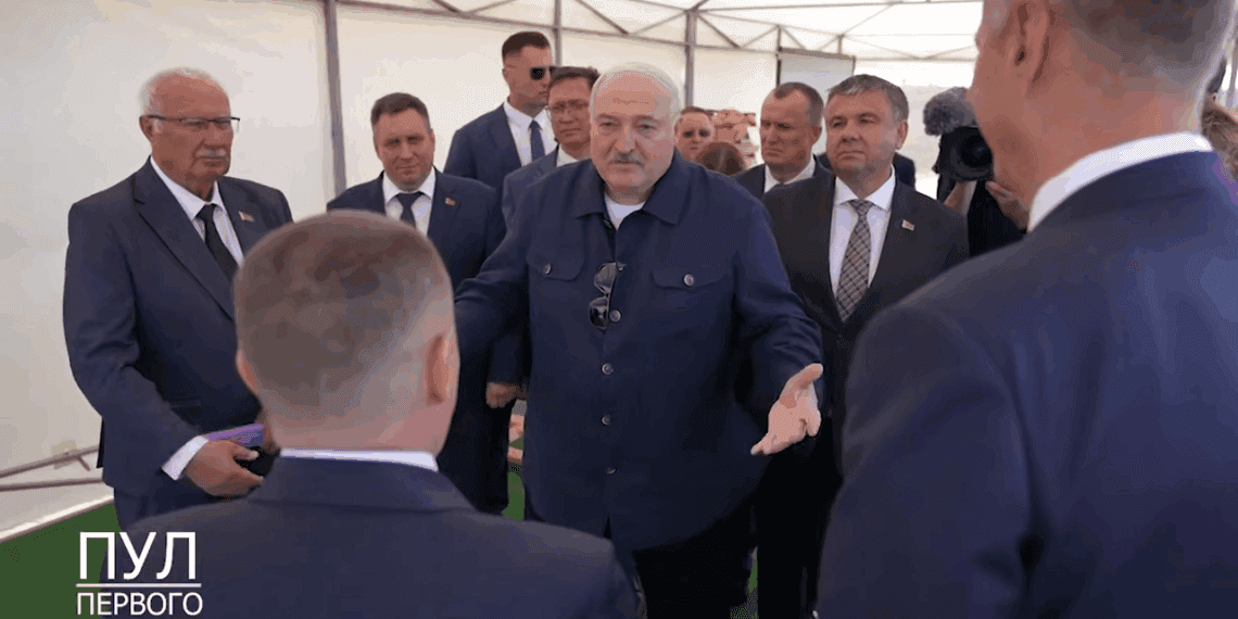 Лукашенко хвалиться, що везе в Китай на саміт ШОС картоплю – по 5 кг кожному президенту