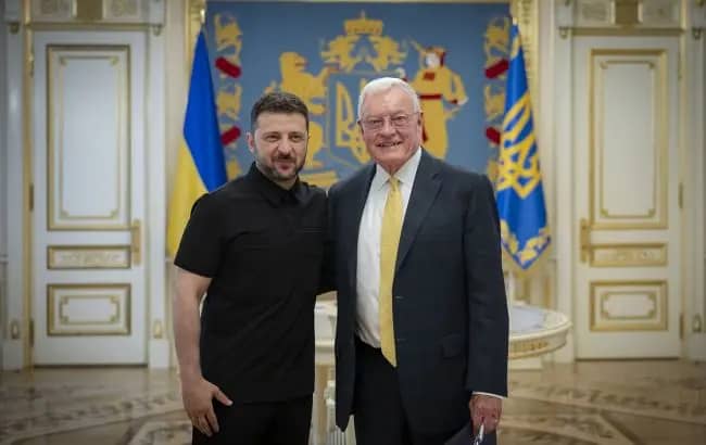 Кияни можуть виспатися: Зеленський жартома порівняв Келлога з ППО і пропонує громадянство