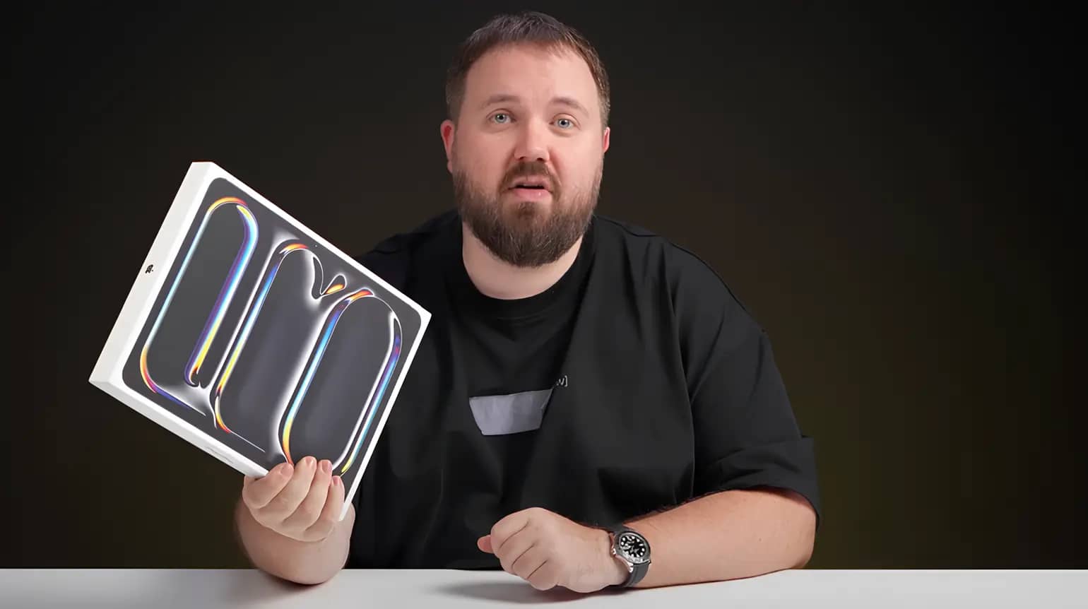 На відео російського блогера засвітився “український” iPad. Apple пояснила, що сталося