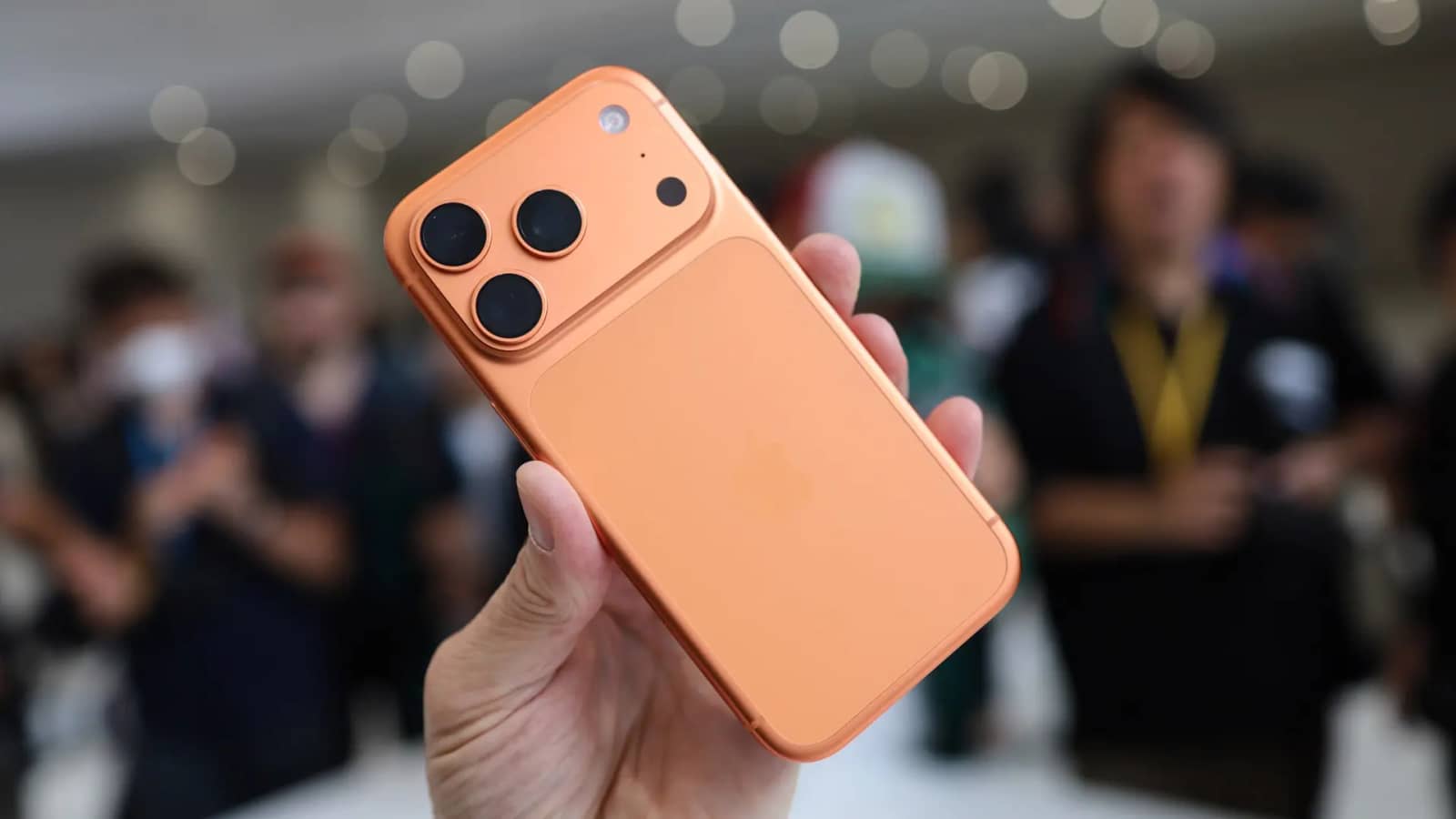 Чому iPhone 17 в Україні коштує дорожче, ніж у США: головні причини