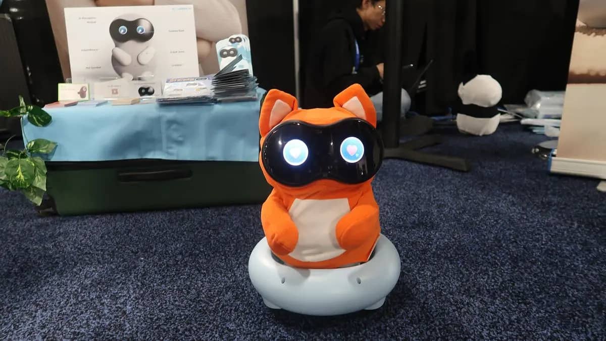 Роботи, які муркочуть і гріють: Ludens AI дивує на CES 2026