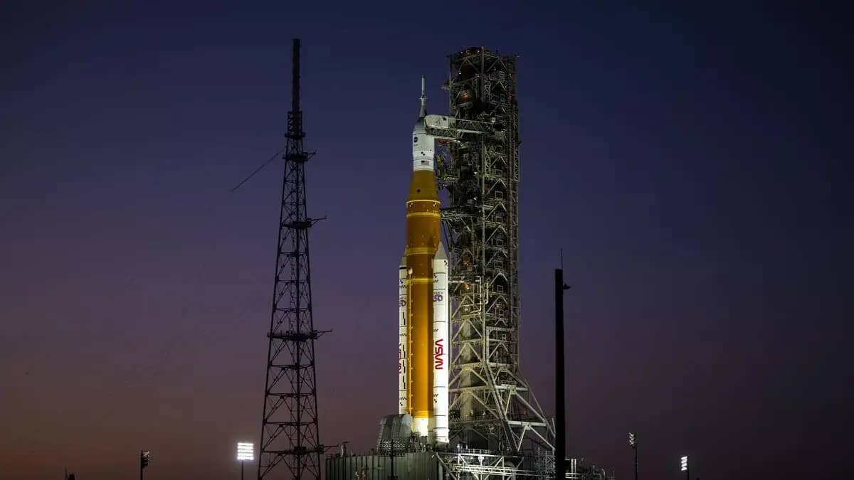Чому астронавти Artemis 2 не висадяться на Місяць
