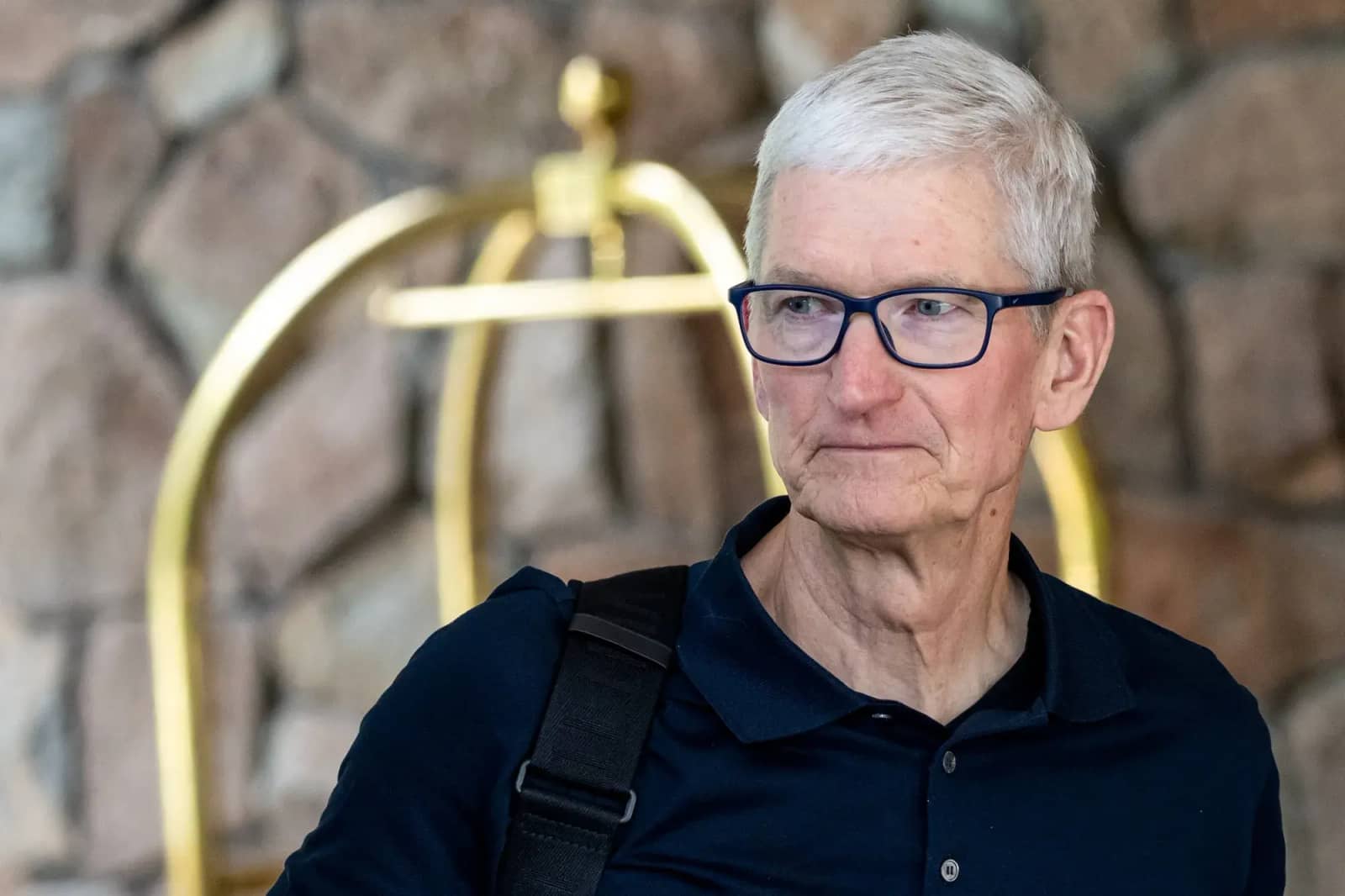Apple готує смарт-окуляри з камерами: дизайн, якого ще не було