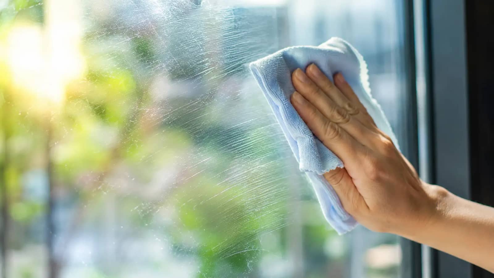 Як позбутися подряпин на склі: прості способи, які реально працюють