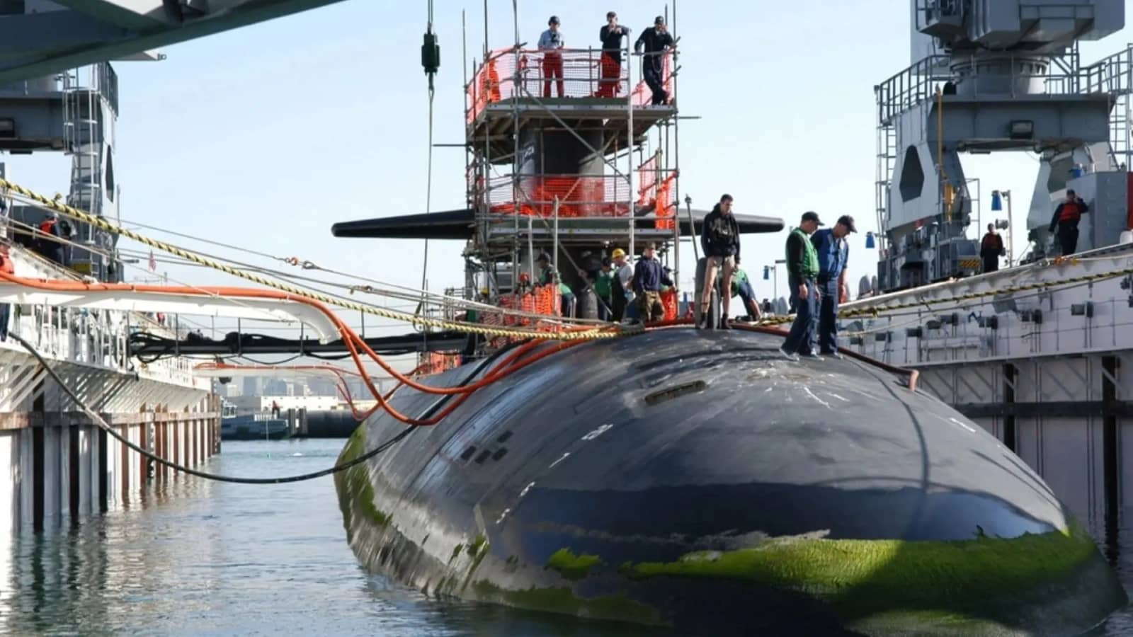Як екіпаж дихає і п’є воду місяцями під океаном: секрет атомних субмарин