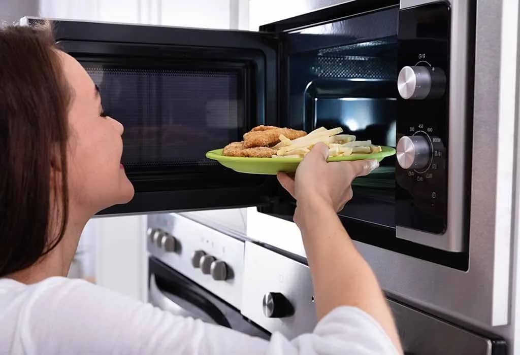 Медики назвали 7 продуктів, які не можна розігрівати повторно