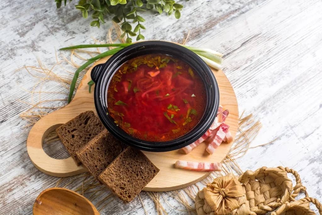 Чи можна приготувати гідний борщ без оцту: думка кухарів