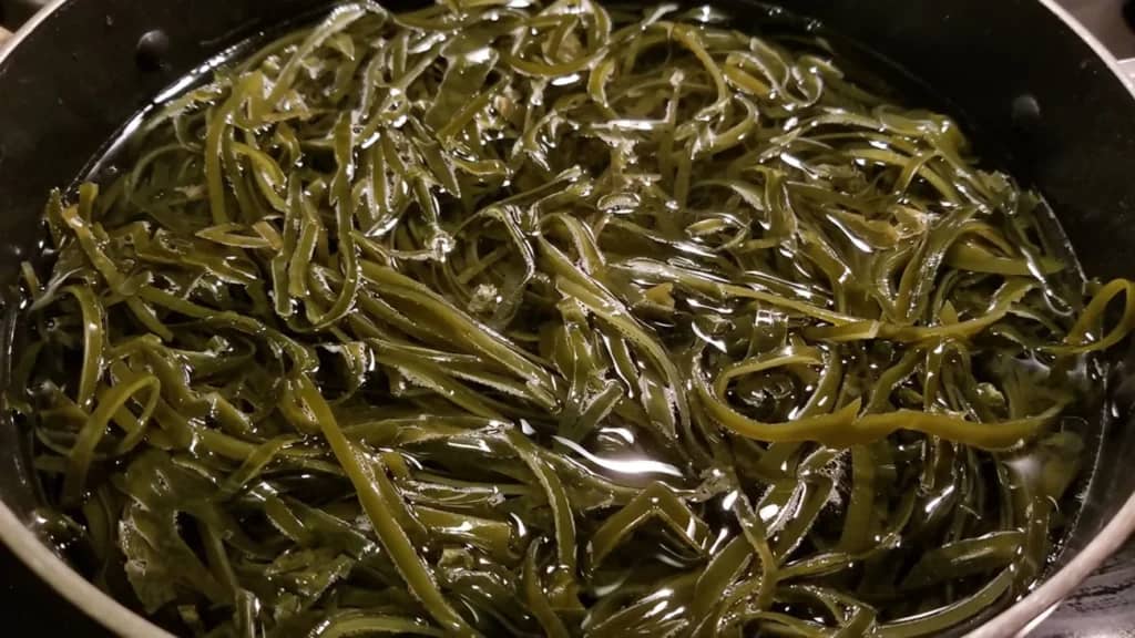 Як приготувати корисний салат з морською капустою