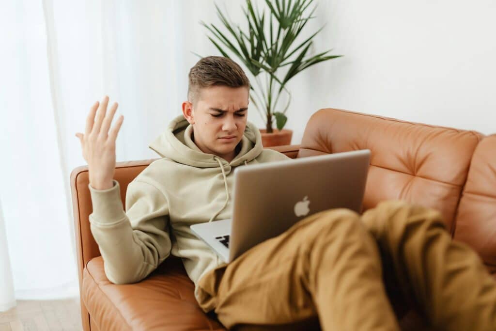 Ваш Wi-Fi гальмує? 3 кроки, щоб знайти і вигнати сусідів з мережі