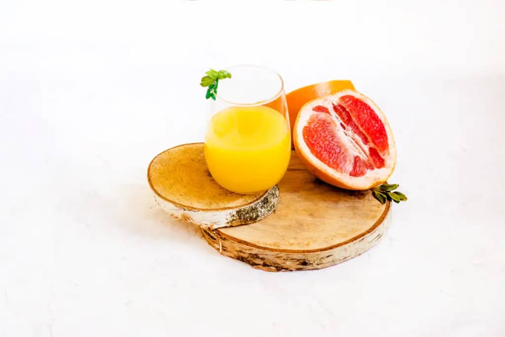 1 ковток соку — і ліки стали небезпечними? Вся правда про грейпфрут