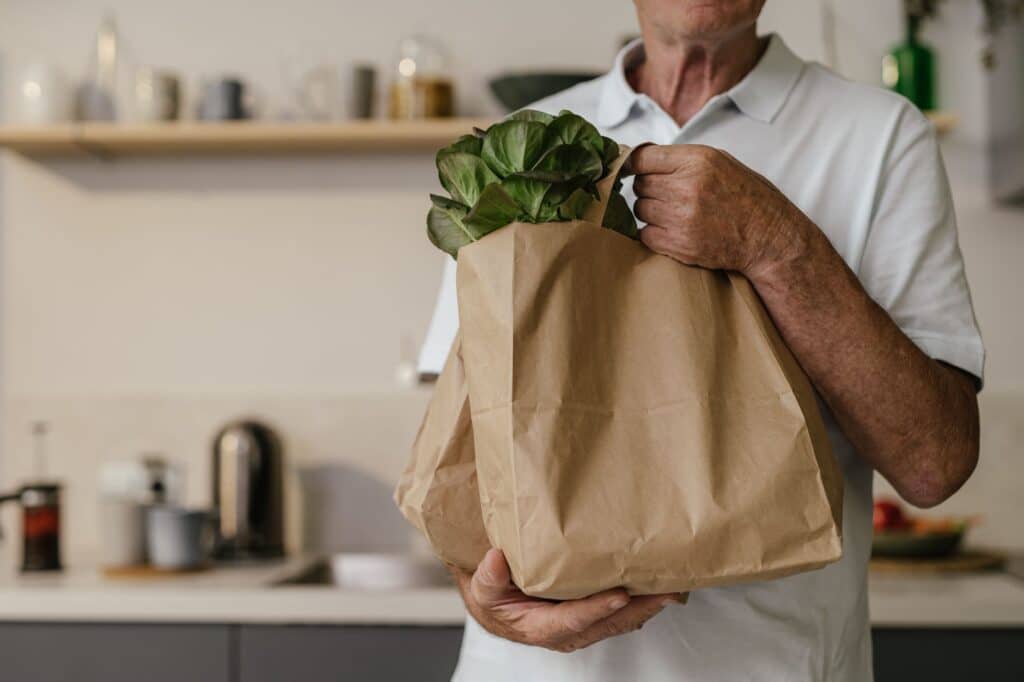 2 продукти, які крадуть ваше здоров’я після 60: лікарі б’ють на сполох