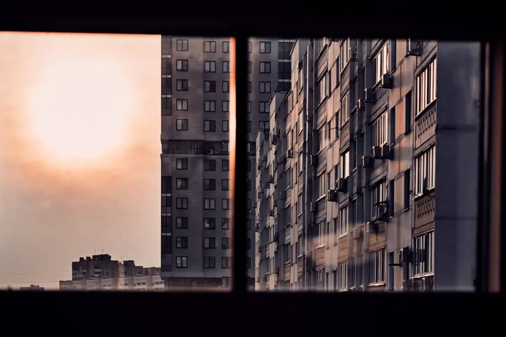 Спекотне літо 2026: як захистити квартиру від пекла і чому фольга – не вихід