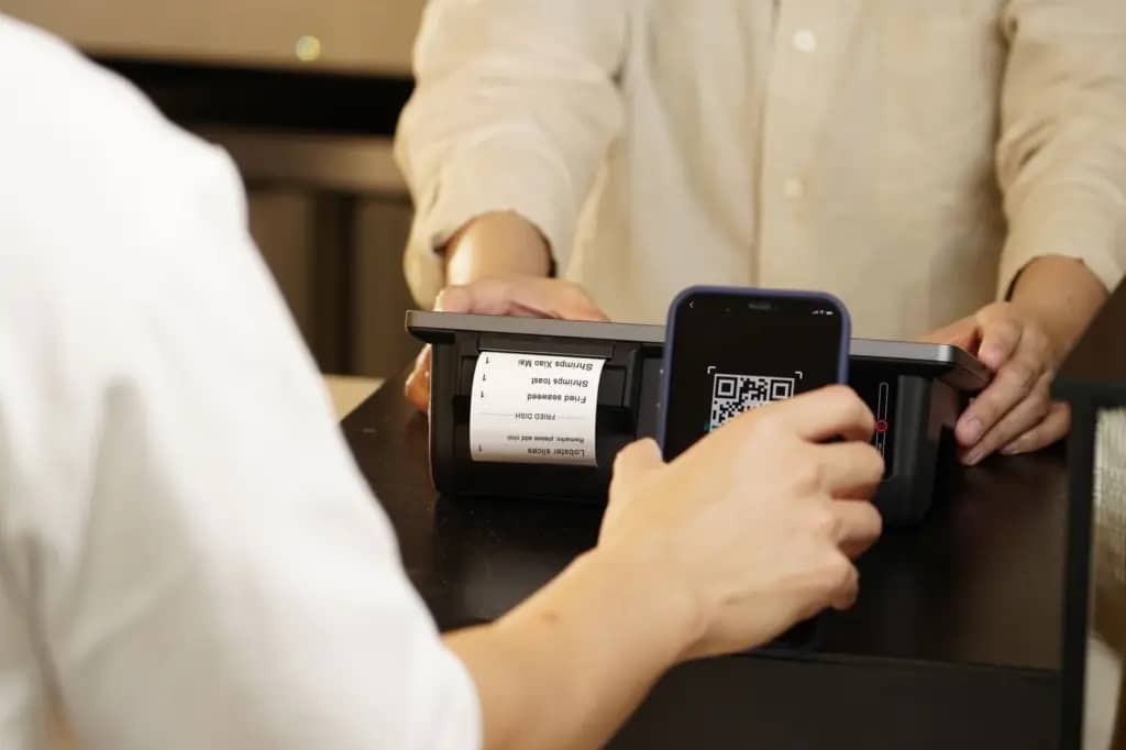 Навели камеру на QR-код і втратили гроші: як працює квішинг у платіжках