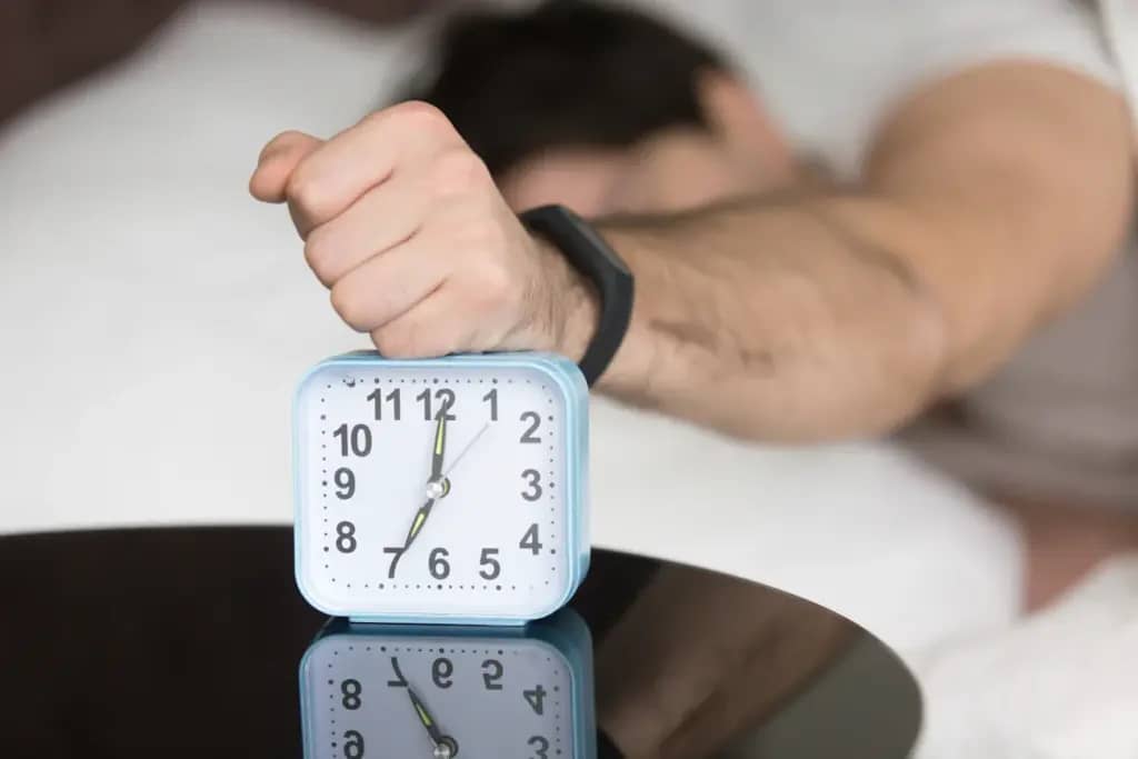 Snooze на будильнику: чому 9 хвилин роблять ранок гіршим