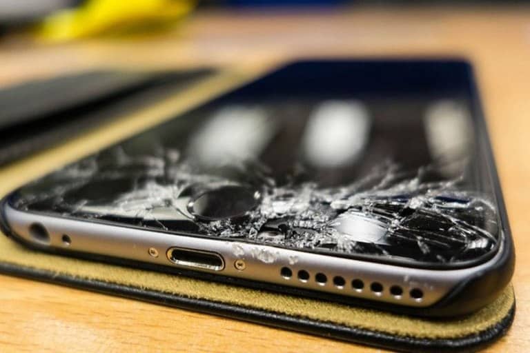 Apple не буде безкоштовно міняти тріснуте скло в iPhone і Apple Watch