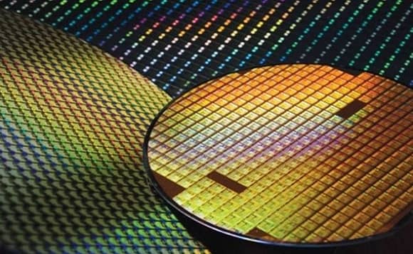 Смартфони можуть знову подорожчати: TSMC планує підняти ціни на чипи
