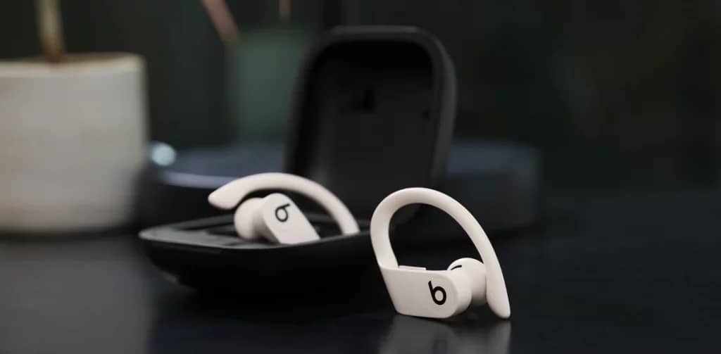 Apple припиняє випуск Powerbeats Pro