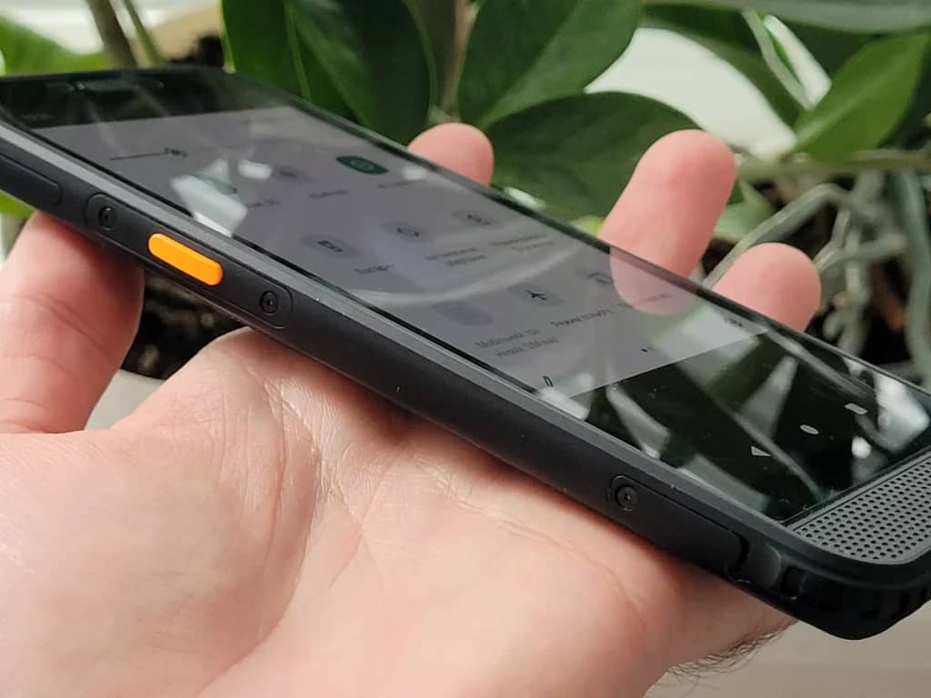 Чому не потрібні захисні плівки для екрана смартфонів