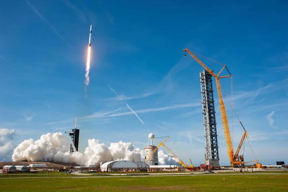SpaceX відправляє місячний апарат Blue Ghost в історичну подорож